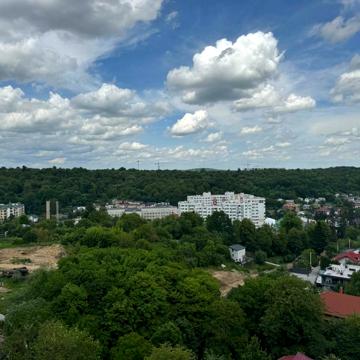 Під Голоском вул., 22