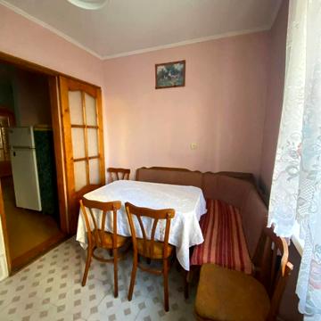 Євгена Коновальця вул., 132а
