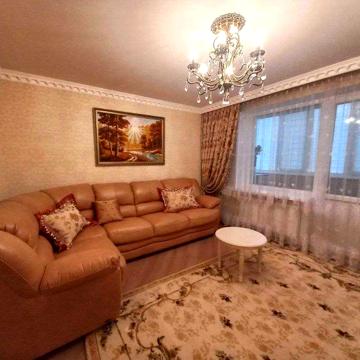 Продам 3 кімнатну квартиру в центрі міста - укомплектовану  з ремонтом