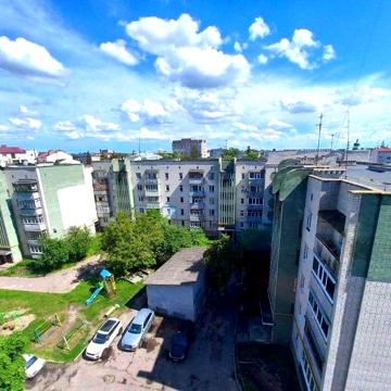 Продам 3 кімнатну квартиру в центрі міста - укомплектовану  з ремонтом