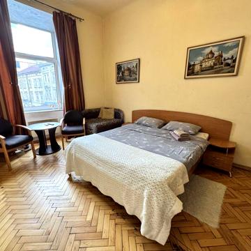 Продаж 1 кім площа Ринок, центр, оперний театр, 59000 дол