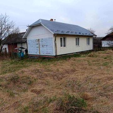 Будинок у центрі села Доброгостів