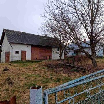 Будинок у центрі села Доброгостів