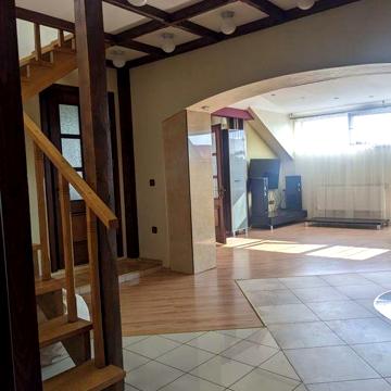 Оренда 3к кварти  з терасою в центральній частині міста