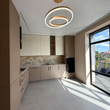 Продаж 3 кімнатної квартири з терасою в центрі міста