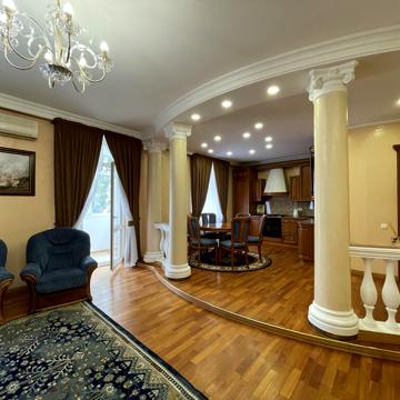 Велика Васильківська вул. (Червоноармійська), 120