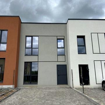 Продам таун! Газ! Передній і задній двір! 104м2!