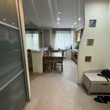 Продам 3х комнатную квартиру в центре