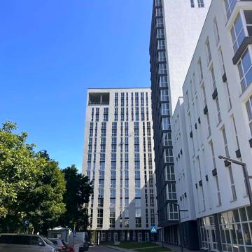 Володимира Великого вул., 10а