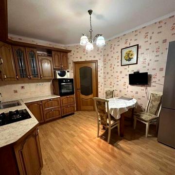 Оренда великої 2к.квартири. Двоповерхова.Біля жк. Петрівський квартал