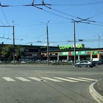 Здається 2 кімнатна квартира в центрі міста .