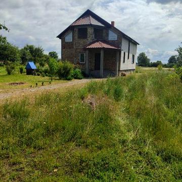 Продається двоповерховий будинок в смт. Чоповичі