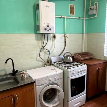 Сдам 1-комнатную в р-не ЖД вокзала 6000грн.
