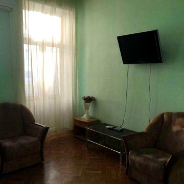 Є.Чикаленка, 31Б, 1-к.кв. ЦЕНТР, м.Укр.Героїв, Бесарабський ринок
