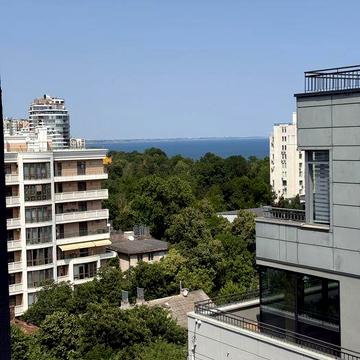 Французский б-р .  Отрада пл.КД Ясная Поляна . Вид на море. Бассейн . ЖК Ясная Поляна