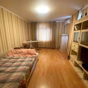Продаж просторної квартири вул. Дмитра Чижевського (Петра Чаадаєва) 2В