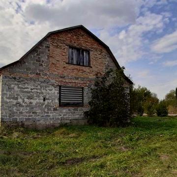 Будинок в затишному селі