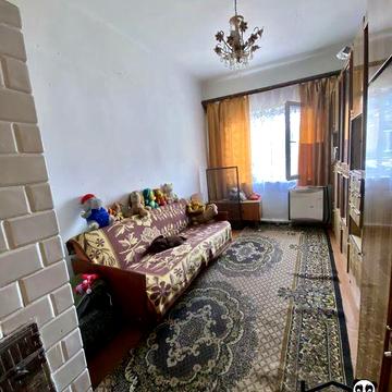 Продається частина будинку з прибудинковою територією.