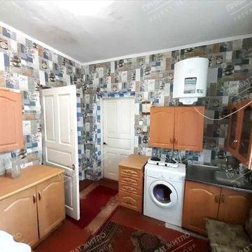 Затишний будинок з комунікаціями.