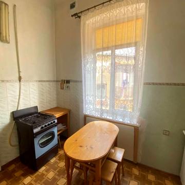 Головна вул., 14