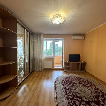 Академіка Корольова вул., 50