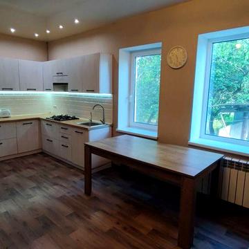 Продам затишний будинок в селі Валківський район з ремонтом та землею