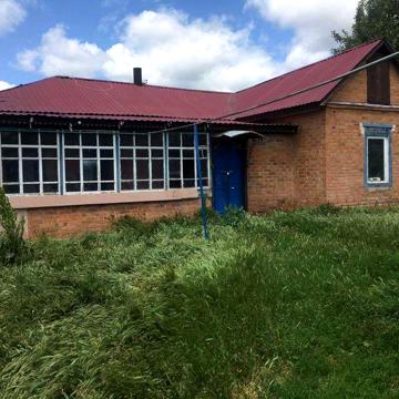 Приватний будинок із двором і городом.