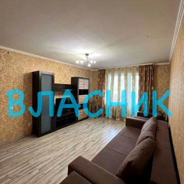 Анни Ахматової вул., 11