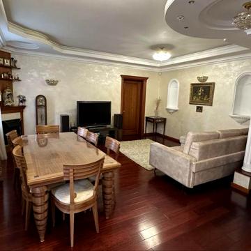 Ексклюзив. Оренда 4к квартири в центрі . Сталінка. Ремонт.  Без %.
