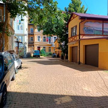 Святослава Караванського вул. (Жуковського), 22