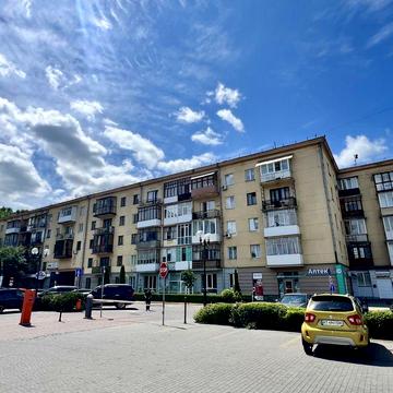 Продаю 2к поруч Драмтеатру та готелю Надія