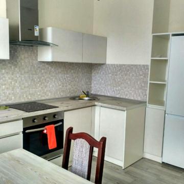 Перлинна вул., 7