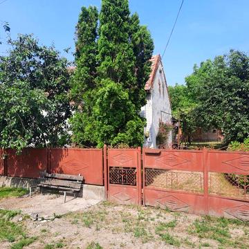 Продається будинок з ділянкою, з меблями. Дуже хороша земля