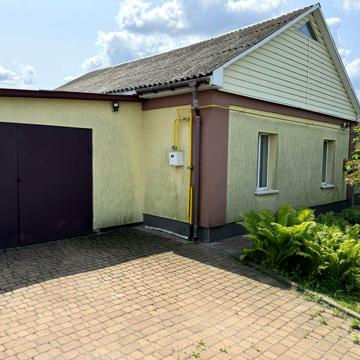 Продаж будинку в центральній частині м. Узин. Від власника.