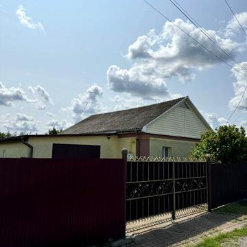 Продаж будинку в центральній частині м. Узин. Від власника.
