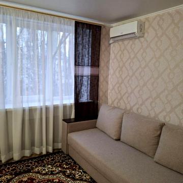 Радісна вул., 7