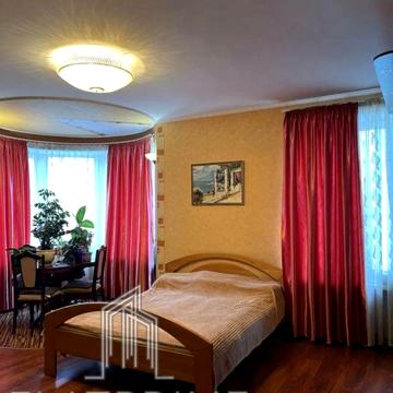 Дніпровська набережна вул., 26