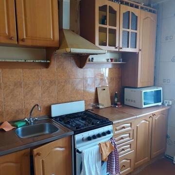 Братиславська вул., 38