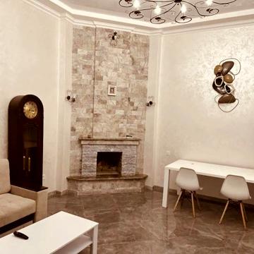 Продажа 3-к квартира 96м2 с гостевым домом 50м2 в центре.