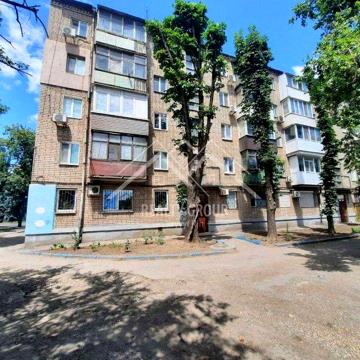 Продається 2-кімнатна квартира (під ремонт)  вул. Українська 98