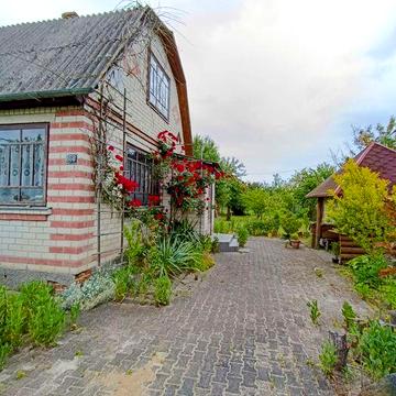 Будинок в Камяній горі з банею та гаражем.