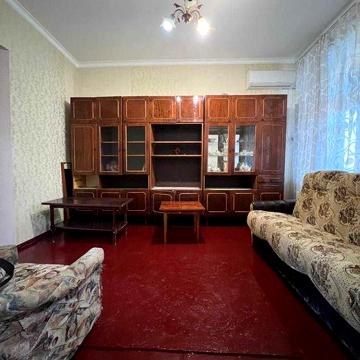 Здається двох кімнатна квартира у центрі
