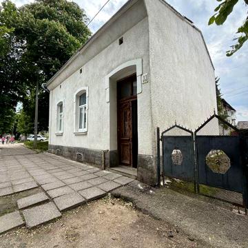 Продаж будинку в центрі!