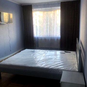 3 кімнатна з автономним опаленням, вільна