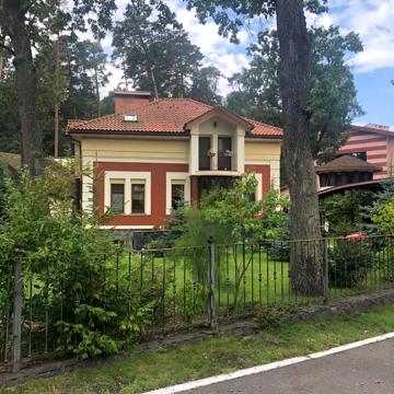 Курортна вул., 9