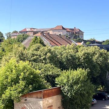 2 кімнатна квартира в центрі з видом на замок