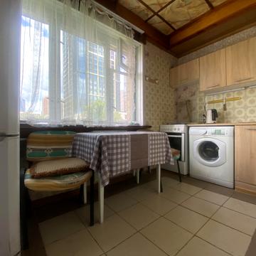 Велика Васильківська вул. (Червоноармійська), 85-87