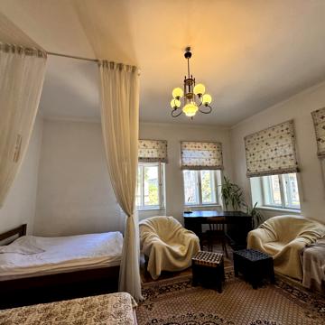 Гетьмана Петра Дорошенка вул. (), 66