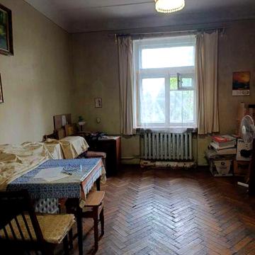 Продам  двокімнатну сталінку під ремонт