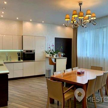 3-к квартира з ремонтом. 140 м., Соломянська, 15а. Новий будинок.